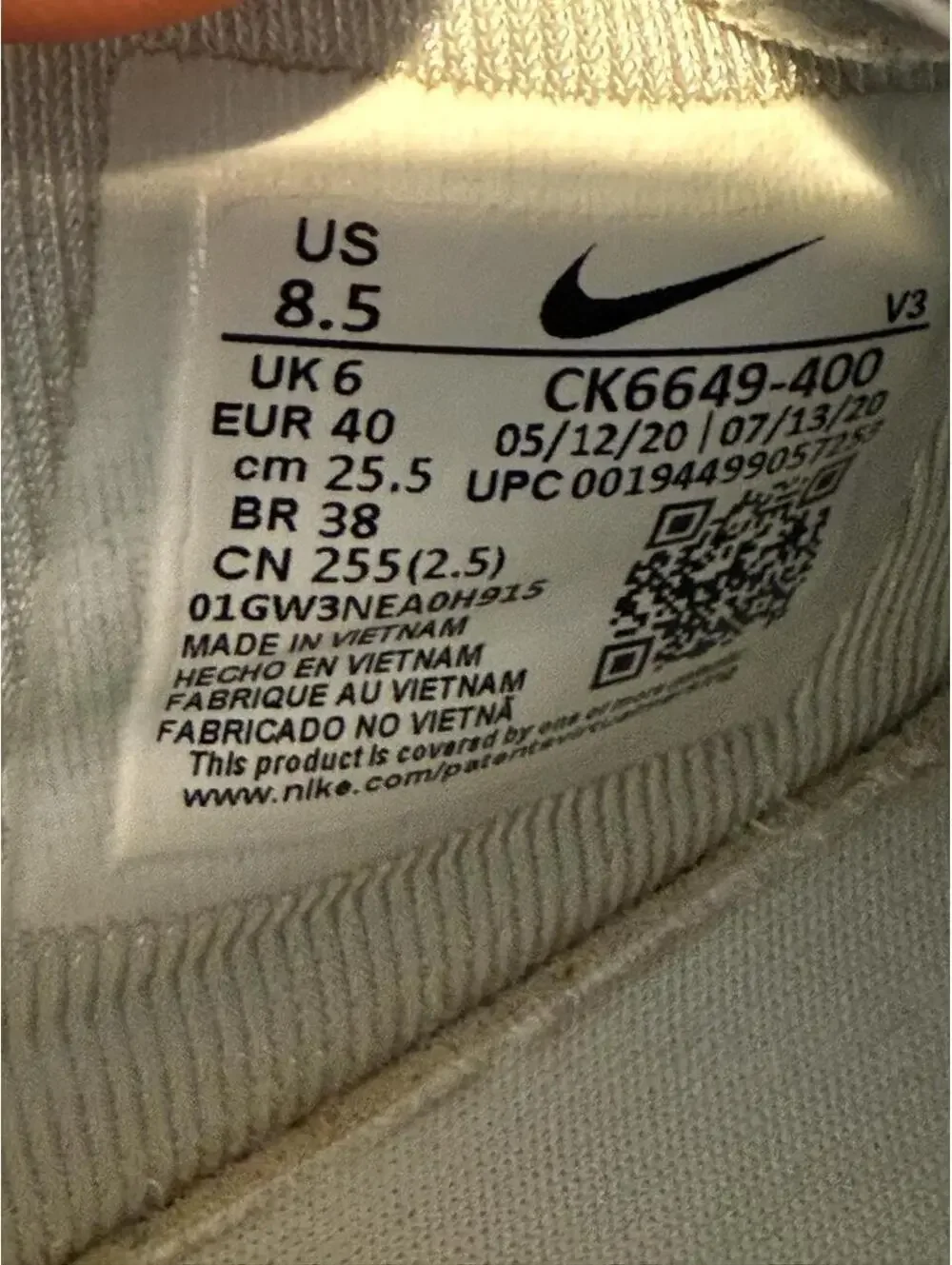 Nike Women's White and Cream Trainer